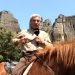 “Περίμετρος” – ΕΡΤ: Ανακαλύπτοντας τις ομορφιές των Μετεώρων με άλογο – Η εμπειρία του Meteora Horse Riding (BINTEO)