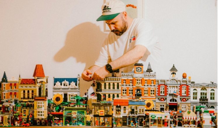 Ραντεβού για επιτραπέζια και LEGO: Οι Έλληνες κάνουν οικονομία και μένουν σπίτι