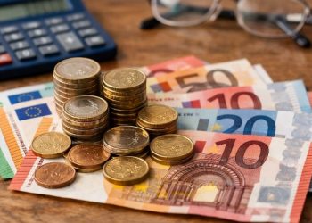 Μητέρες ανηλίκων: Ποιοι διατηρούν και το 2026 κατοχυρωμένο δικαίωμα για έξοδο πριν τα γενικά όρια ηλικίας