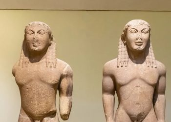 Γιατί τα αρχαία ελληνικά αγάλματα είχαν το αριστερό πόδι μπροστά; -Η χαρακτηριστική στάση των κούρων
