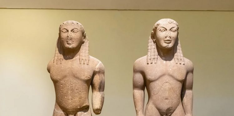 Γιατί τα αρχαία ελληνικά αγάλματα είχαν το αριστερό πόδι μπροστά; -Η χαρακτηριστική στάση των κούρων