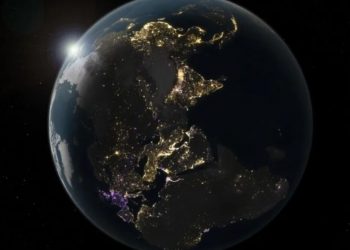 Η Γη γίνεται όλο και πιο φωτεινή κάθε χρόνο αλλά η αλλαγή είναι ασταθής, δείχνει νέα μελέτη