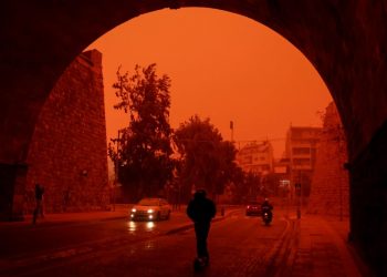Γιατί ο ουρανός της Κρήτης βάφτηκε κόκκινος; Η επιστημονική εξήγηση πίσω από το σκηνικό