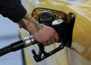 Όλες οι πληροφορίες για το Fuel Pass: Πόσα και ποια οχήματα μπορούν να δηλωθούν από έναν δικαιούχο, πώς γίνεται η αίτηση