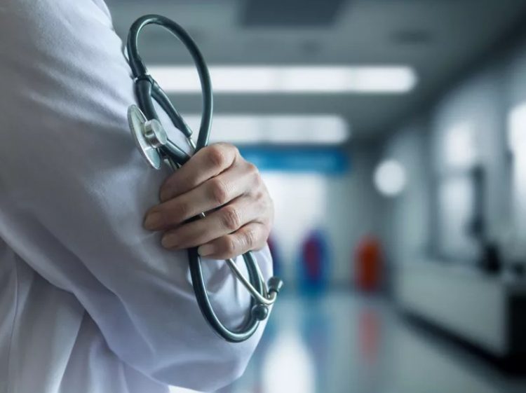 ΙΣΑ: 5.400 γιατροί έφυγαν από τη χώρα τα τελευταία πέντε χρόνια