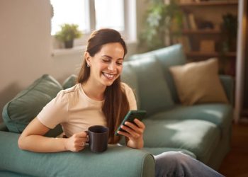 Επανασύνδεση: Tips για να ξαναέρθεις σε επαφή με κάποιον