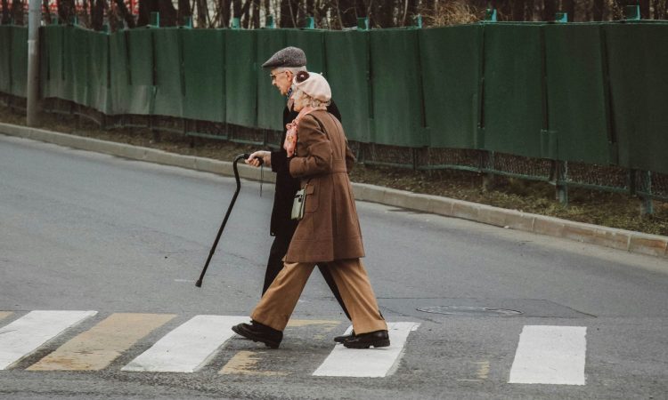 Αυτές είναι οι νέες συντάξεις και τα εφάπαξ – Οι πίνακες με τα ποσά για 35 ταμεία