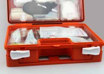 Κουτί πρώτων βοηθειών στο αυτοκίνητο: Ο αναλυτικός πίνακας με όλα όσα πρέπει να περιλαμβάνει