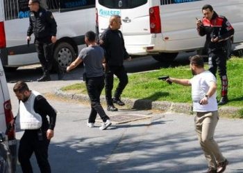 Πυροβολισμοί με νεκρό μπροστά από το ισραηλινό προξενείο στην Κωνσταντινούπολη – Σκληρές εικόνες