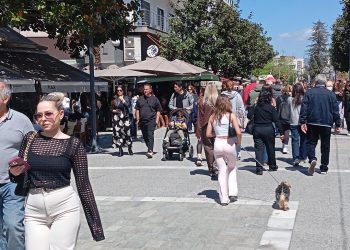 Κοσμοσυρροή στο κέντρο και σε κάθε γωνιά της πόλης από το μεσημέρι της Μεγάλης Παρασκευής