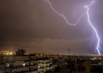 Κακοκαιρία Erminio: Σε κόκκινο συναγερμό η μισή χώρα – Κίνδυνος για πλημμύρες – Οι κρίσιμες ώρες