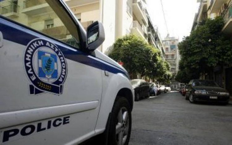 Τρίκαλα: Σύλληψη 46χρονου για κλοπή από σταθμευμένο όχημα