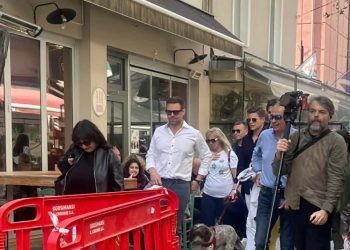 Βόλος: Βόλτα στην Ερμού για Κασσελάκη, Τάιλερ και Φάρλει [εικόνες]