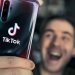 Ο εθισμός στο TikTok ίσως οφείλεται σε άγχος προσκόλλησης, όχι στη δύναμη της θέλησης