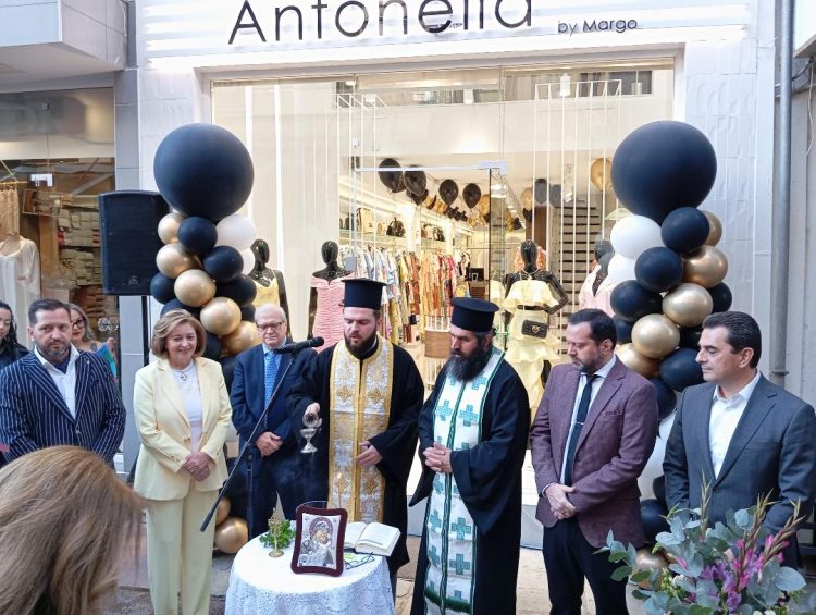 Λαμπερά τα εγκαίνια του καταστήματος Antonella… by Margo στα Τρίκαλα