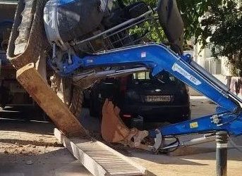 Σοβαρό εργατικό ατύχημα – Χειριστής καταπλακώθηκε από μηχάνημα έργου (εικόνες)