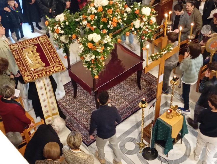 Μεγάλη Παρασκευή: Συγκίνηση και κατάνυξη μπροστά στην Αποκαθήλωση του Χριστού (φώτο – βίντεο)