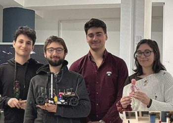 Έλληνες φοιτητές δημιούργησαν ρομπότ σε… ρόδες που αποφεύγει εμπόδια και παρκάρει μόνο του