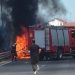 Βίντεο σοκ: Δείτε αυτοκίνητο να τυλίγεται στις φλόγες στη μέση του δρόμου
