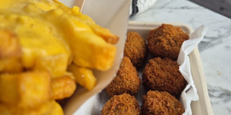Για fries και bitterballen σε ένα από τα πιο iconic street food spots του Αμστερνταμ