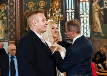 Ο Γιώργος Ντουνούδης και η Ελένη Κωτούλα ενώθηκαν με έναν γάμο γεμάτο συναίσθημα και μουσική – Η στιγμή που η νύφη πήρε το μικρόφωνο και συγκίνησε τους πάντες!