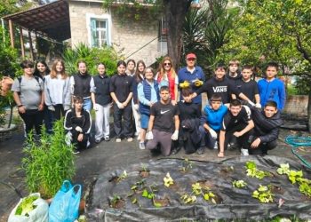 Ένα μάθημα στη φύση: Η Α3 τάξη του 4ου Γυμνασίου στον κήπο του Δημήτρη Τουφεξίδη