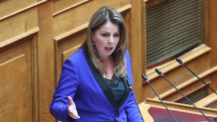 Κατερίνα Παπακώστα: “Δεν θα κατέβω στις επόμενες εκλογές εάν υπάρχει σκιά” – Ζητεί άρση της ασυλίας της – “Δεν έχω καμία απολύτως εμπλοκή”