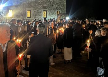 Καρυές Τρικάλων: “Χριστός Ανέστη” με εκκλησιαστικούς ύμνους, πασχαλινά αυγά και εντυπωσιακά  πυροτεχνήματα!!! (ΦΩΤΟ – ΒΙΝΤΕΟ)