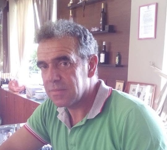 Ο Νικόλαος Τσιόκανος είναι ο 57χρονος που βρέθηκε νεκρός έξω από το σπίτι του στη Φαρκαδόνα