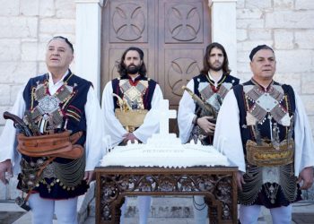 Μεγαλειώδης πομπή στο Μεσολόγγι για τα 200 χρόνια από την ηρωική Έξοδο (ΦΩΤΟ – ΒΙΝΤΕΟ)
