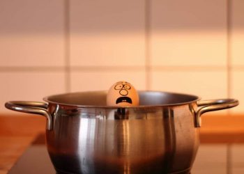 Τα μυστικά για να μην σπάνε τα αυγά στο βράσιμο