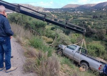Έψαχναν τον νεωκόρο για την λειτουργία και τον βρήκαν στον γκρεμό μέσα στο αγροτικό του! (ΒΙΝΤΕΟ)