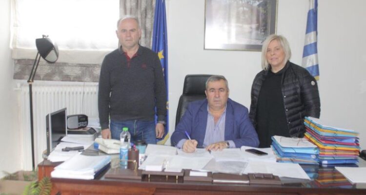 Υπογραφή σύμβασης για έργα αποκατάστασης ζημιών από τις πλημμύρες του 2023 στην Δ.Ε. Αιθήκων