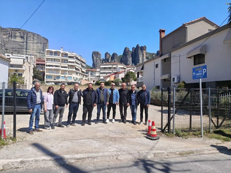 Η Δημοτική Αρχή του Λευτέρη Αβραμόπουλου παρέδωσε νέο δημοτικό πάρκινγκ στην Καλαμπάκα με 100 δωρεάν θέσεις στάθμευσης