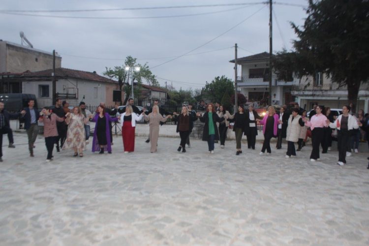 Αναβίωσαν Πασχαλιάτικα έθιμα στην Πηγή από νέους του χωριού