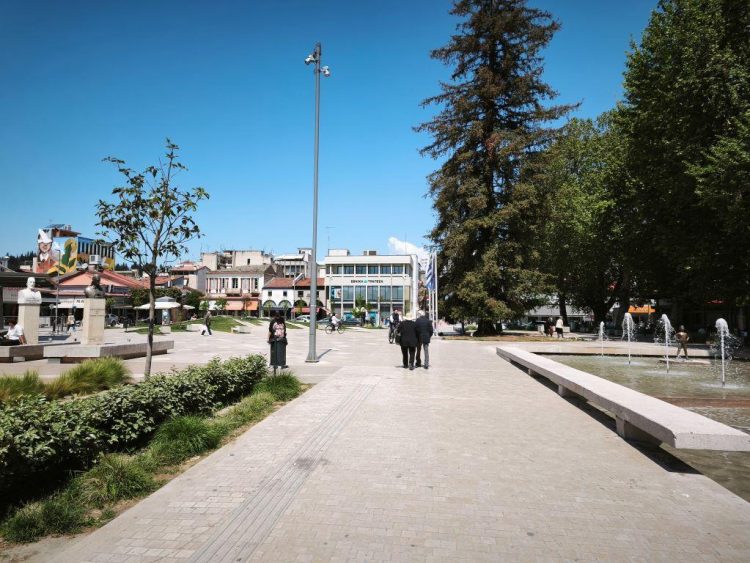 Δήμος Τρικκαίων: Συνεργασία όλων, μέριμνα και φροντίδα για την κεντρική πλατεία  