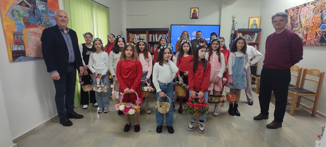 Μικρές μαθήτριες, μεγάλη παράδοση – Επίσκεψη των «Λαζαρίνων» στη Διεύθυνση Πρωτοβάθμιας Τρικάλων