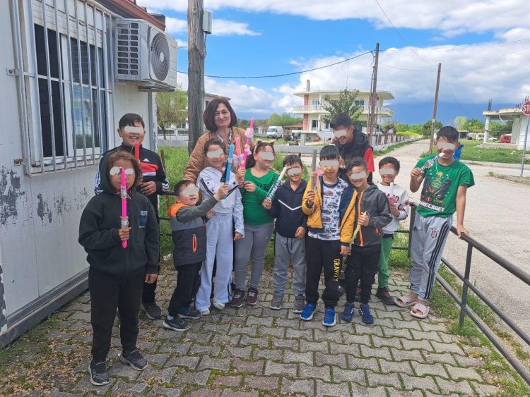 Πασχαλινή γιορτή για τους μικρούς μαθητές των παραρτημάτων Ρομά του Δ. Τρικκαίων