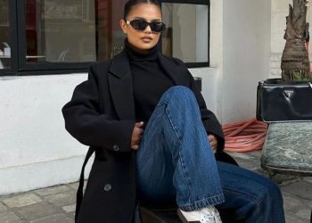 Το effortless outfit με Adidas Samba και το τζιν που λατρεύουν οι fashion insiders