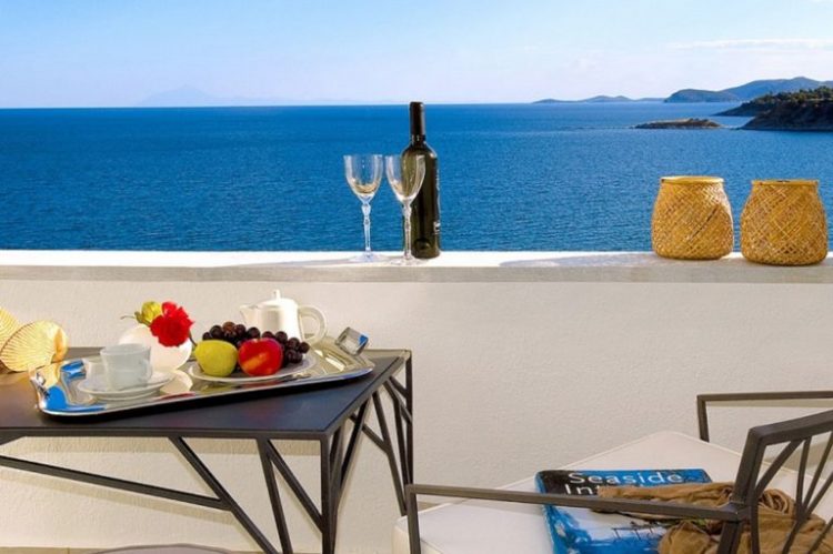 Κοινωνικός Τουρισμός: Έναρξη από την 1η Μαΐου – Έως 12 δωρεάν διανυκτερεύσεις για 300.000 δικαιούχους