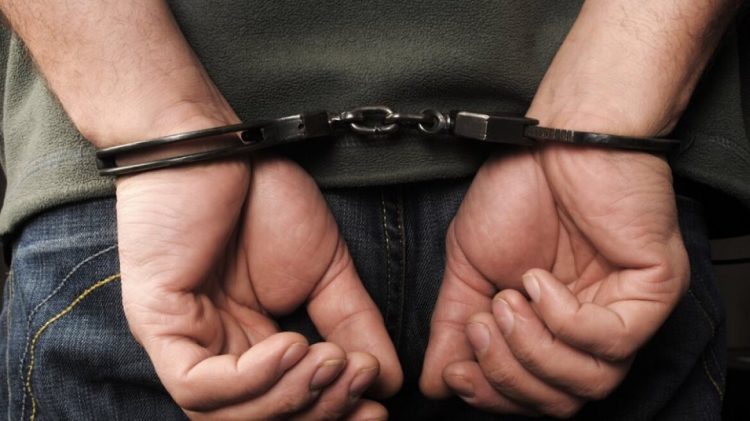 “Στα πράσα” με 123,87 γραμμάρια ακατέργαστης κάνναβης και 1 τρίφτη (ΦΩΤΟ)