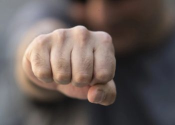 Άγρια συμπλοκή για ένα… τρακτέρ  – Πατέρας και γιος ξυλοκόπησαν 54χρονο