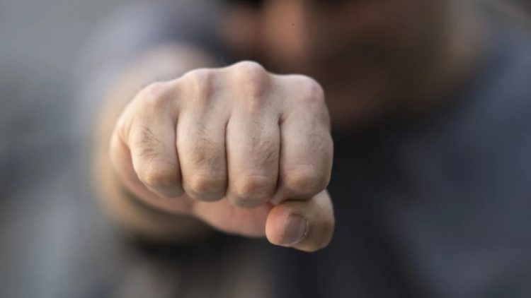 Άγρια συμπλοκή για ένα… τρακτέρ – Πατέρας και γιος ξυλοκόπησαν 54χρονο
