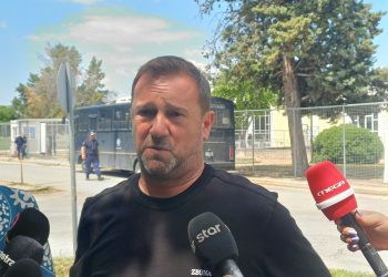Ένταση στη δίκη για τα Τέμπη – «Σπουδάζαμε τα παιδιά μας και μας τα φέρατε σε φέρετρα», φώναξε ο Πλακιάς