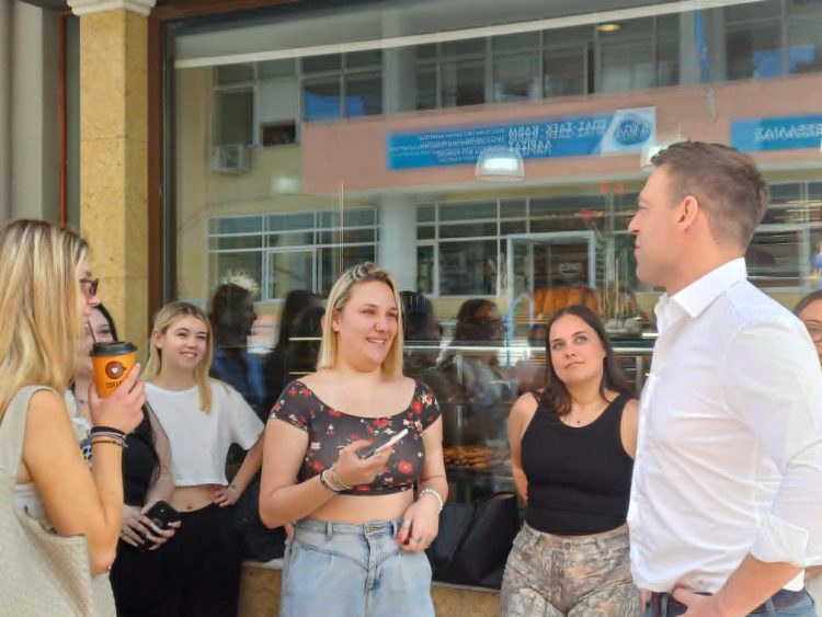 Στη Λάρισα ο Στέφανος Κασσελάκης συναντήθηκε με εργαζόμενους στη ΔΥΠΑ (ΦΩΤΟ)