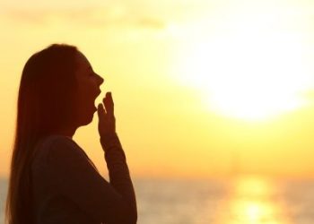 7 λόγοι που ο ήλιος σας προκαλεί κόπωση και υπνηλία