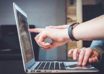 Αντίο στην παραπληροφόρηση: Η ΕΕ κάνει ένα «απροσδόκητο» βήμα στον ψηφιακό έλεγχο