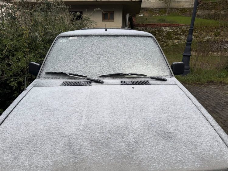 Και όμως είναι αλήθεια σήμερα Σάββατο 2 Μαΐου… Χιόνι «πασπάλισε» ορεινές περιοχές της Θεσσαλίας (φωτ. & βίντεο)