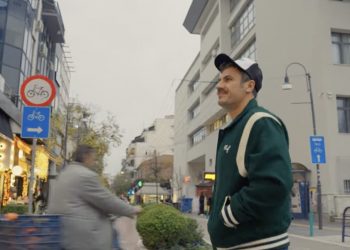Ο Άκης Πετρετζίκης εξερεύνησε τη Λάρισα – Σε ποια μαγαζιά πήγε και τι εντυπώσεις αποκόμισε (βίντεο)