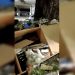 «Άδειασε» το κατάστημά του σε κοινόχρηστο χώρο στο κέντρο της πόλης (βίντεο)